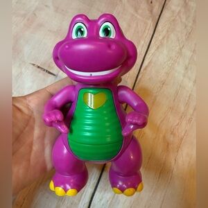 Fisher-Price Barney’s World Heart Hands Barney Toy Figure with Music & Lights